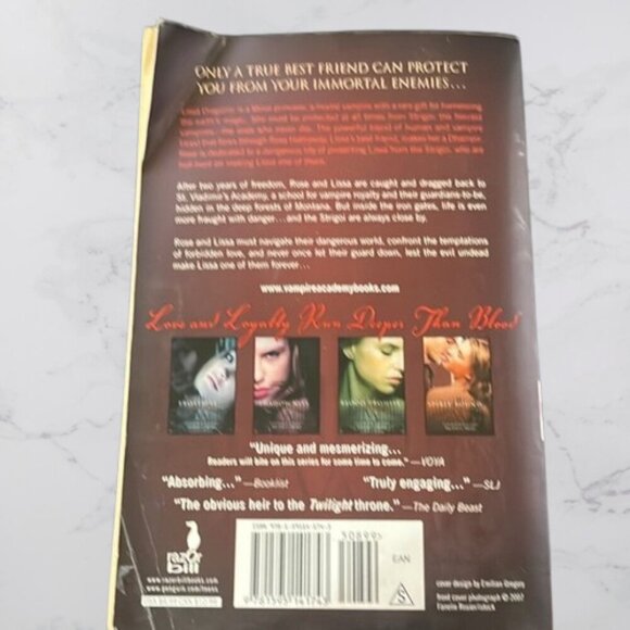 Vampire Academy by Rachelle Mead - Picture 2 of 3